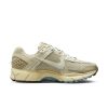 Intersport Nike Vomero Zoom 5Zoom Vomero oatmeal pale ivory sail light chocolate Zapatillas running