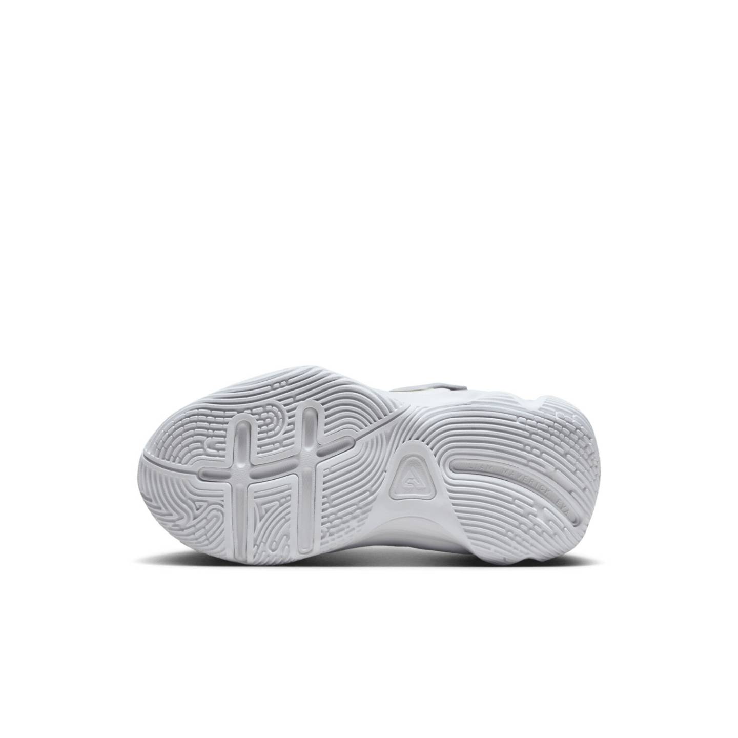 Intersport Nike Immortality Shoe white Zapatillas de baloncesto